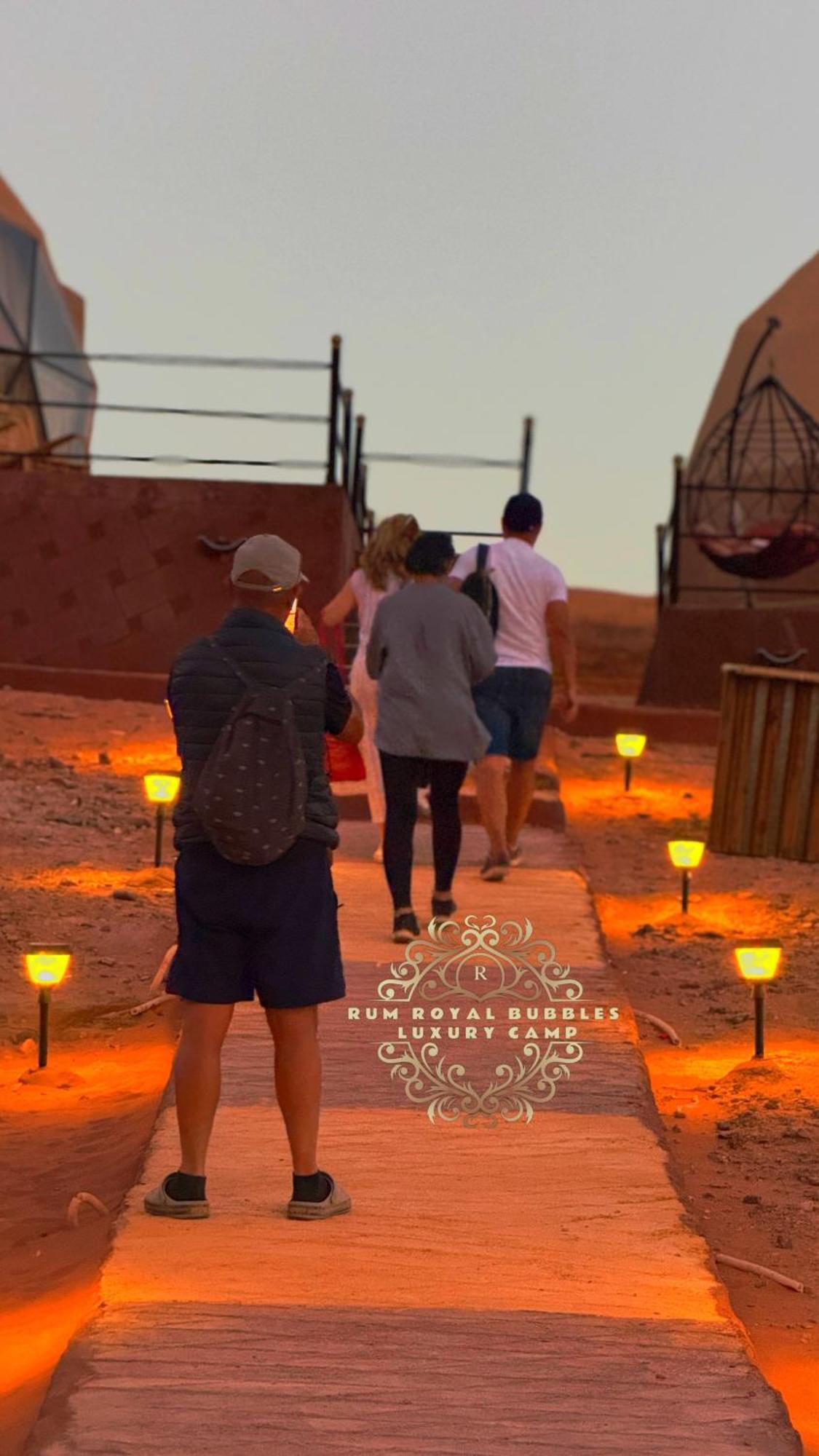 와디럼 Rum Royal Bubbles Luxury Camp 아파트 외부 사진